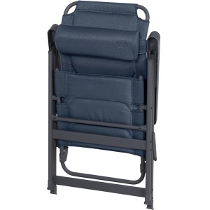Zusammengeklappter, dunkelblauer Siena Garden Campingsessel Premium mit anthrazitfarbenem Gestell.