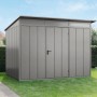 Modernes, graues Gerätehaus mit Pultdach und Einzeltür im Garten.