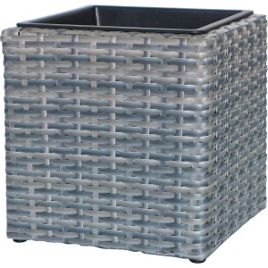 Quadratischer Pflanzkübel Cube Wave, 28x28x28 cm, aus Polyrattan in Flechtoptik.