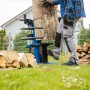 Scheppach Holzspalter Compact 8 t bei der Arbeit: Holz spalten leicht gemacht.