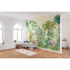 Komar Vliesfototapete Jungle Adventure im Kinderzimmer mit Dschungelmotiven wie Elefant, Giraffe und Papagei.