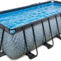 Rechteckiger EXIT Stone Pool, 540x250x122cm, grau mit Steinmuster, inklusive Sandfilterpumpe und Abdeckung.