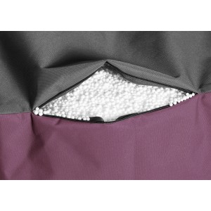 Detailaufnahme: Sitting Point Hocker DotCom in Aubergine mit EPS-Perlen Füllung sichtbar.