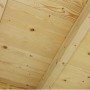 Detailansicht des naturbelassenen Holz-Carport-Dachs von Skan Holz, bestehend aus Brettern und Balken.