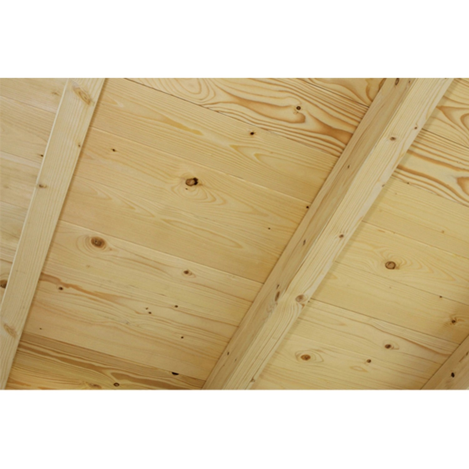 Detailansicht des naturbelassenen Holz-Carport-Dachs von Skan Holz, bestehend aus Brettern und Balken.