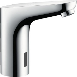 Chromfarbene, elektronische Hansgrohe Focus Waschtischarmatur mit Batteriebetrieb.