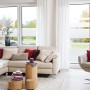 Wohnraum mit d-c-fix Static Windows Stripes Sunrise Klebefolie als Sichtschutz auf Fenstern.