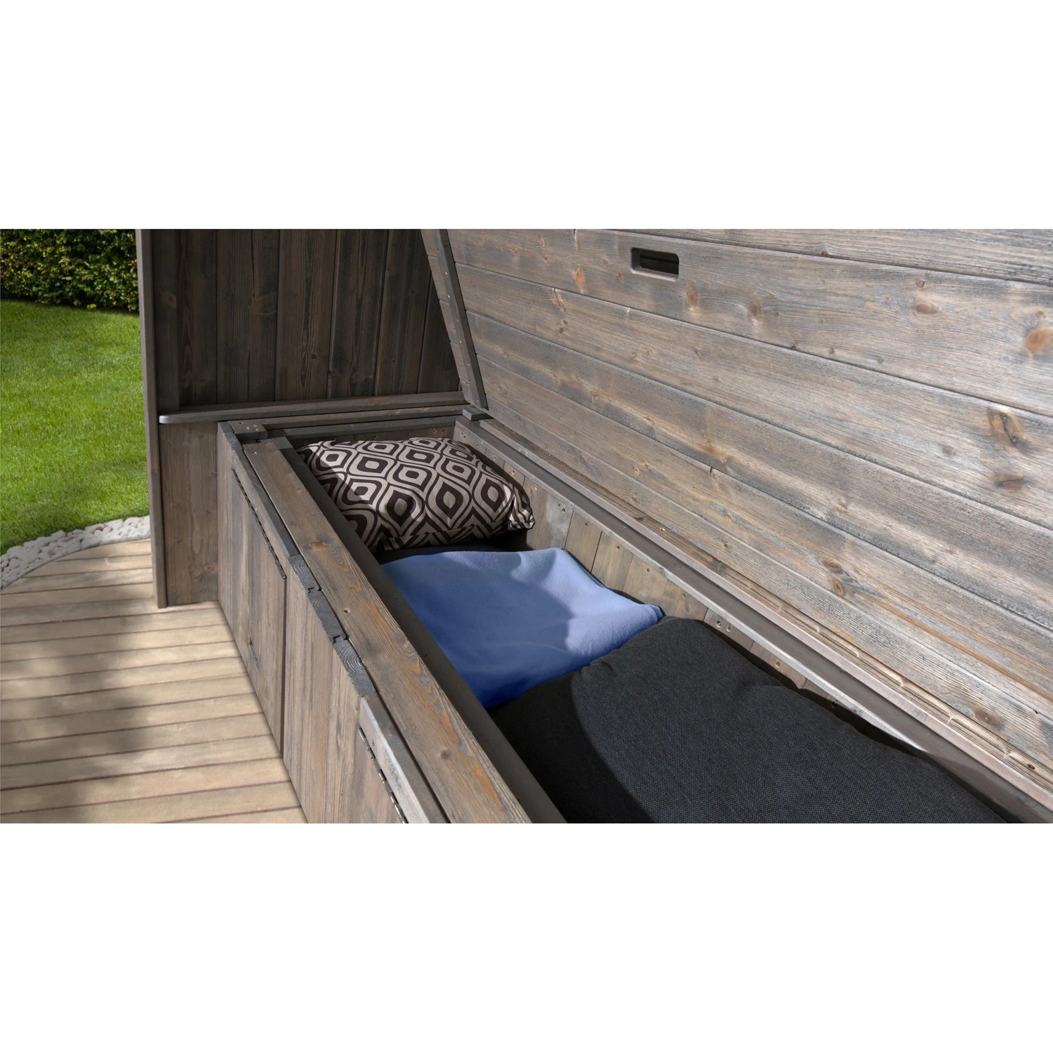 Geöffnete Weka Gartenlaube Merano, silbergrau gebürstet, mit Stauraum und Kissen.