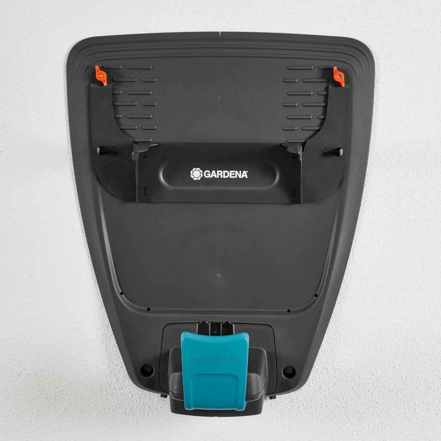 Gardena Wandhalterung für Sileno Mähroboter Modelle zur platzsparenden Aufbewahrung.