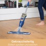 Bona Spray Mop mit Reiniger für geölte Böden in Anwendung. Reinigt und pflegt Parkett.
