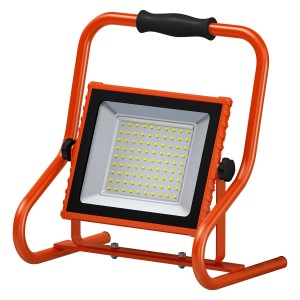 Orangefarbene Osram Akku-LED-Arbeitsleuchte mit Tragegriff und schwenkbarem Leuchtenkopf.