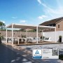 Große Weide Deluxe Voll-Alu Pergola in Ivory Sand mit verstellbarem Lamellendach auf einer Terrasse.