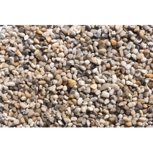 Nahaufnahme von weiß-bunten Quarzkieseln (8-16 mm) als Zierkies, ideal für Garten und Landschaft.