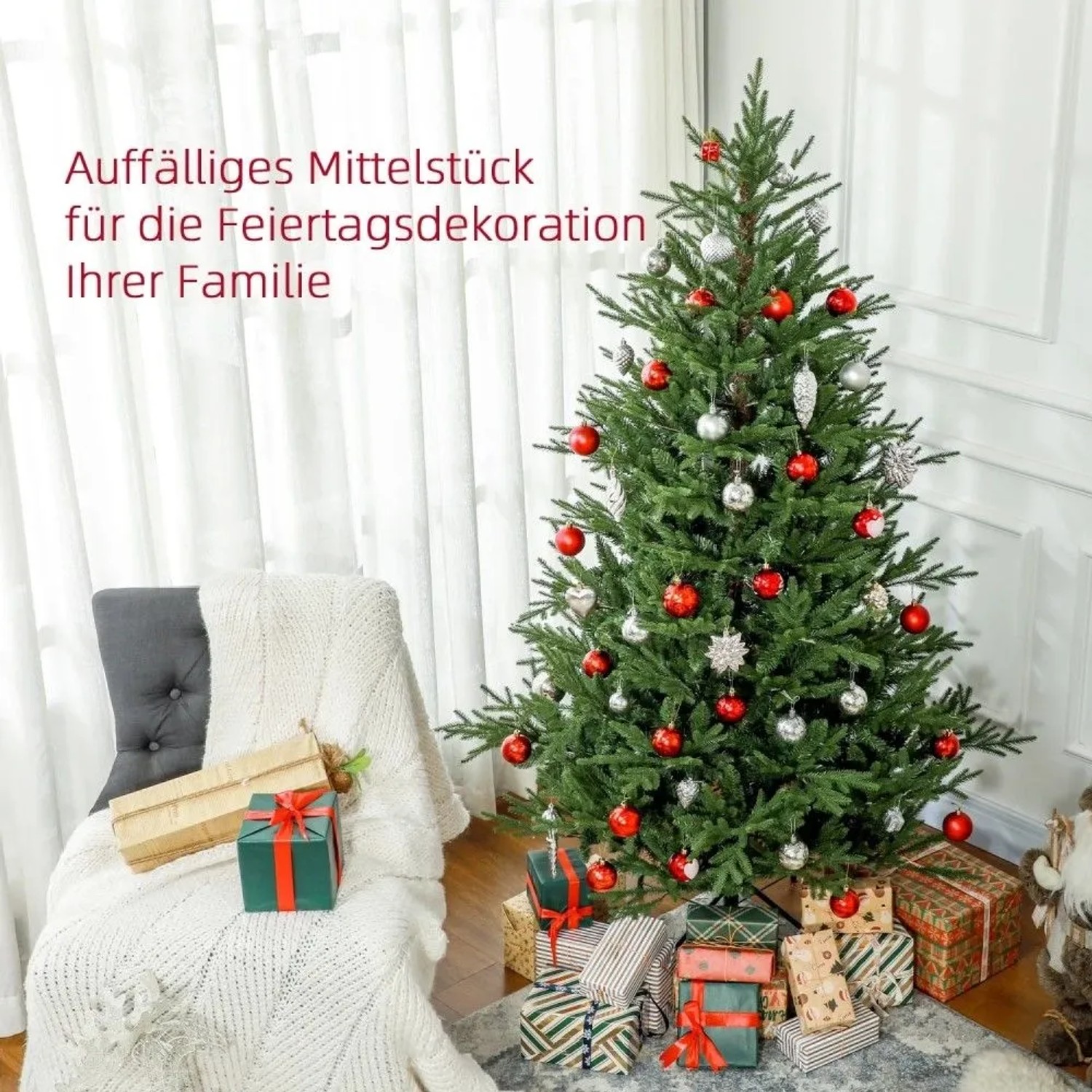 HOMCOM Künstlicher Weihnachtsbaum 180 cm, grün, mit 2380 Spitzen, festlich dekoriert mit roten und silbernen Kugeln, Geschenke am Fuß.