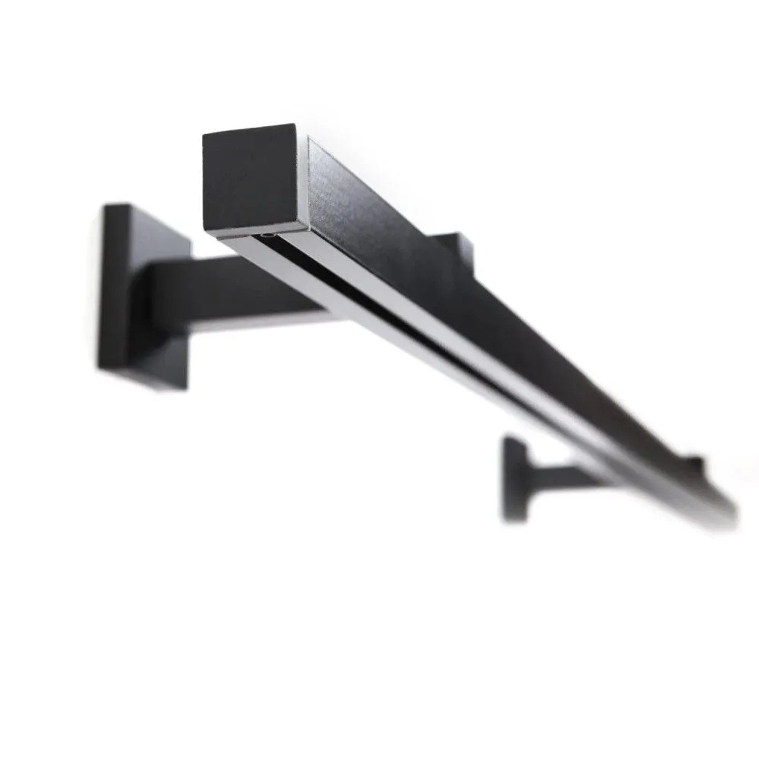 Schwarze 1-Lauf Gardinenschiene Cube zur Wandmontage. Moderne Innenlauf-Vorhangschiene für Dekoartikel & Wohnaccessoires.