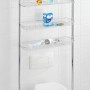 Wenko Teleskopregal Ellera Chrom über Toilette mit vier Ablagen für Badutensilien.