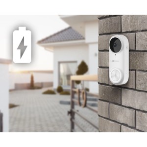Ezviz DB2 PRO Akku-Video-Türsprechanlage kabellos, montiert an einer Backsteinmauer.