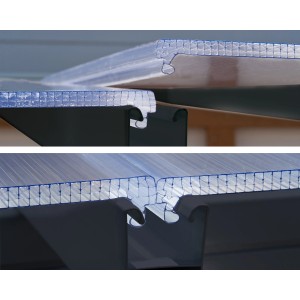 Detailaufnahme: Palram Canopia Terrassenüberdachung, anthrazitfarbene Profile und Doppelstegplatten.
