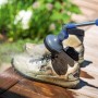 LUX Gießstab mit 10 Strahlvarianten reinigt schmutzige Schuhe. Gartenspritze mit Teleskop-Griff.