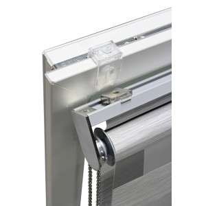 Detailaufnahme: Gardinia Doppelrollo de Luxe, 50x180 cm, Cappuccino, mit Montageschiene und Klemmträger.