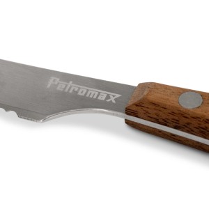 Detailaufnahme: Petromax Messer aus Edelstahl mit Holzgriff, Teil des 5-teiligen Camping Besteck Sets.