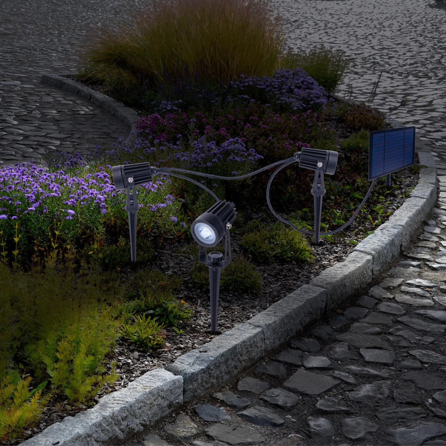 Näve LED-Solarspots Spoti mit Erdspieß Schwarz Ø 4,1 cm x 9 cm 3er-Set kaufen bei OBI