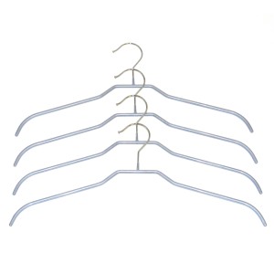 Coronet Kleiderbügel 4er-Set, Metall mit PVC-Beschichtung in Silber. Textile Aufbewahrung.