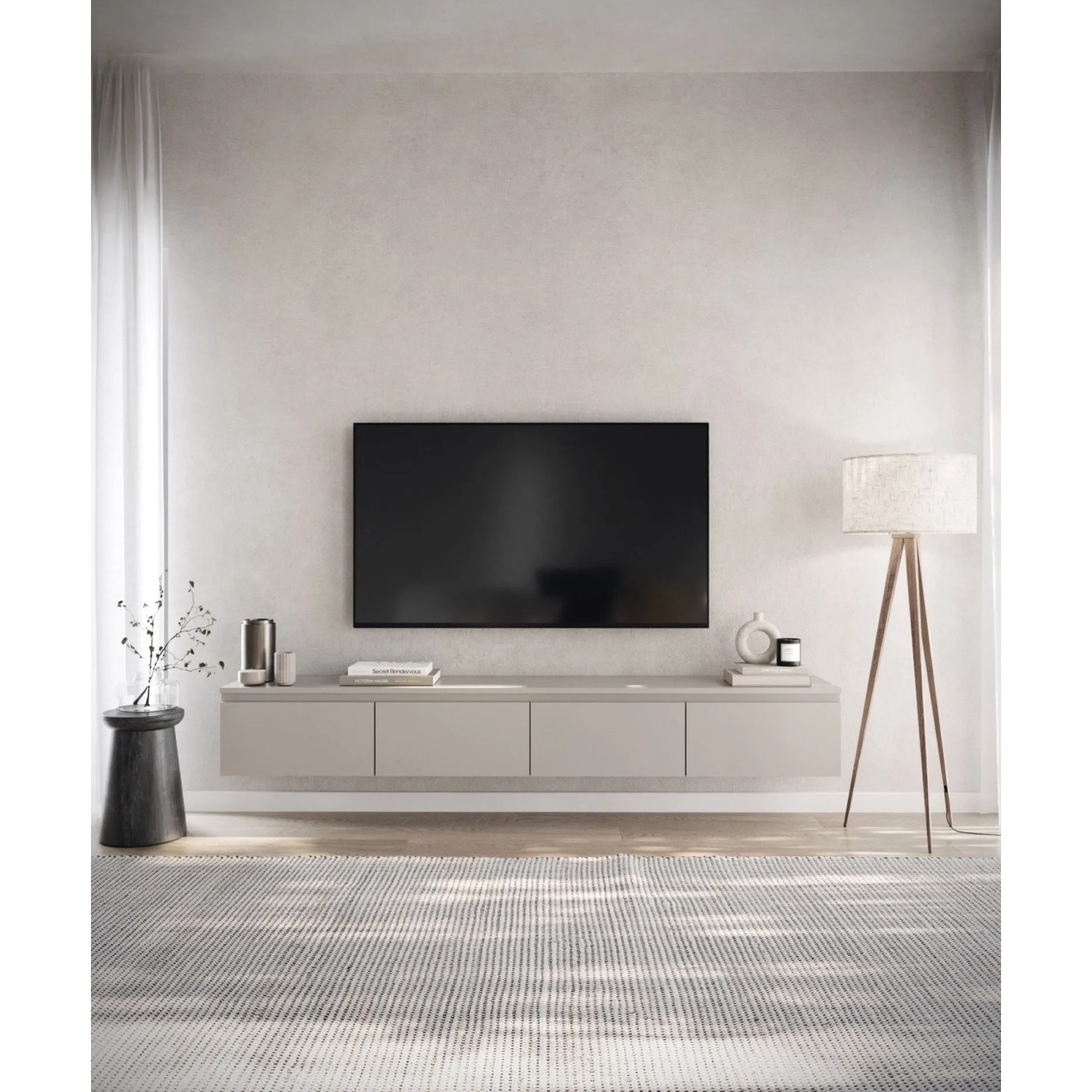 Modernes Selsey TV-Hängeboard Bemmi 200 cm in Kaschmirgrau mit vier Klappfächern, schwebend unter TV im Wohnzimmer.