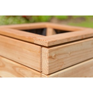 Detailaufnahme des Kiehn-Holz Pflanzkastens aus unbehandelter Lärche, 40x40x43 cm.