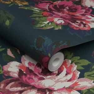 Joules Vliestapete Invite Floral Peacock Blau mit Blumenmuster.