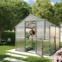 Anthrazit-graues KGT Gewächshaus Iris II (2,33x2,17m) mit geöffneter Tür im Garten.