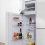 Geöffneter Kühlschrank der Respekta Premium Winkelküche, gefüllt mit Lebensmitteln.