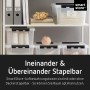 SmartStore Aufbewahrungsbox Classic 8 l, transparent, mit schwarzen Clips, gestapelt im Regal.