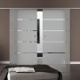 Levidor Doppelglasschiebetür Berlin, satiniertes Sicherheitsglas mit Streifen, Aluminium-Schiene und Griffmuscheln. Modern, platzsparend.