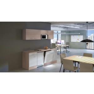 Flex-Well Classic Büroküche Florida, 210 cm, Weiß und Sonoma Eiche mit E-Geräten in Büroumgebung.