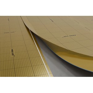 Goldene Selitbloc Klickvinylunterlage Pro+ mit easy cut Raster, wird ausgerollt. Trittschalldämmung für Vinylböden.