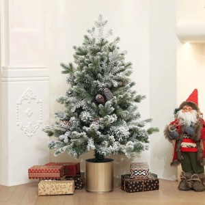 Künstlicher Weihnachtsbaum, 100 cm hoch, mit Kunstschnee und Tannenzapfen im goldenen Topf. Festliche Weihnachtsdekoration.