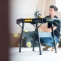 Stanley FatMax Werkbank klappbar mit Handwerker bei der Arbeit.