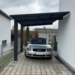 Ximax Einzelcarport Wing, anthrazit mit Welldach und Auto. Moderner Carport für ein Fahrzeug.