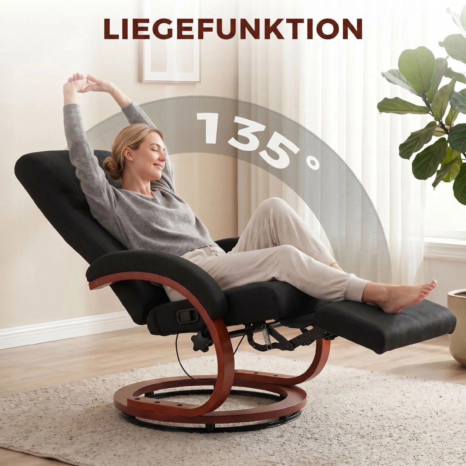Frau entspannt im schwarzen HOMCOM Relaxsessel mit Eukalyptusholz-Basis, Rückenlehne 135° geneigt, Fußstütze ausgefahren.