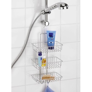 Wenko Duschcaddy Nivala mit 3 Ablagen aus Chrom, hängend an Duschstange mit Duschutensilien.