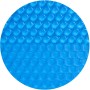 Detailaufnahme einer blauen Solarplane für Stahlwandpool, mit Noppenmuster.
