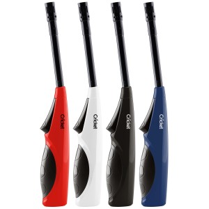 Cricket Fackelfeuerzeug BBQ Fireturbo in Rot, Weiß, Schwarz und Blau. Haushaltshelfer für den Outdoor-Einsatz.