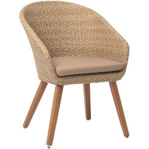 Acamp Atacama Armsessel aus Akazienholz mit Teaköl-Finish und beigem Sitzkissen.