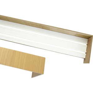 Weiße, 2-läufige Karniese (240 cm) aus Holz mit Blende für Gardinen.