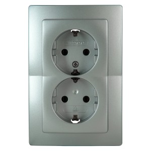 Kopp 2-fach Steckdose Paris in Silber für die Wandmontage.