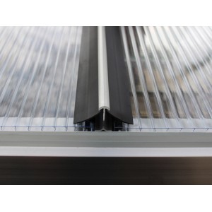 Vitavia Windsicherung für Gewächshaus mit 6mm Hohlkammerplatten, Detailansicht.