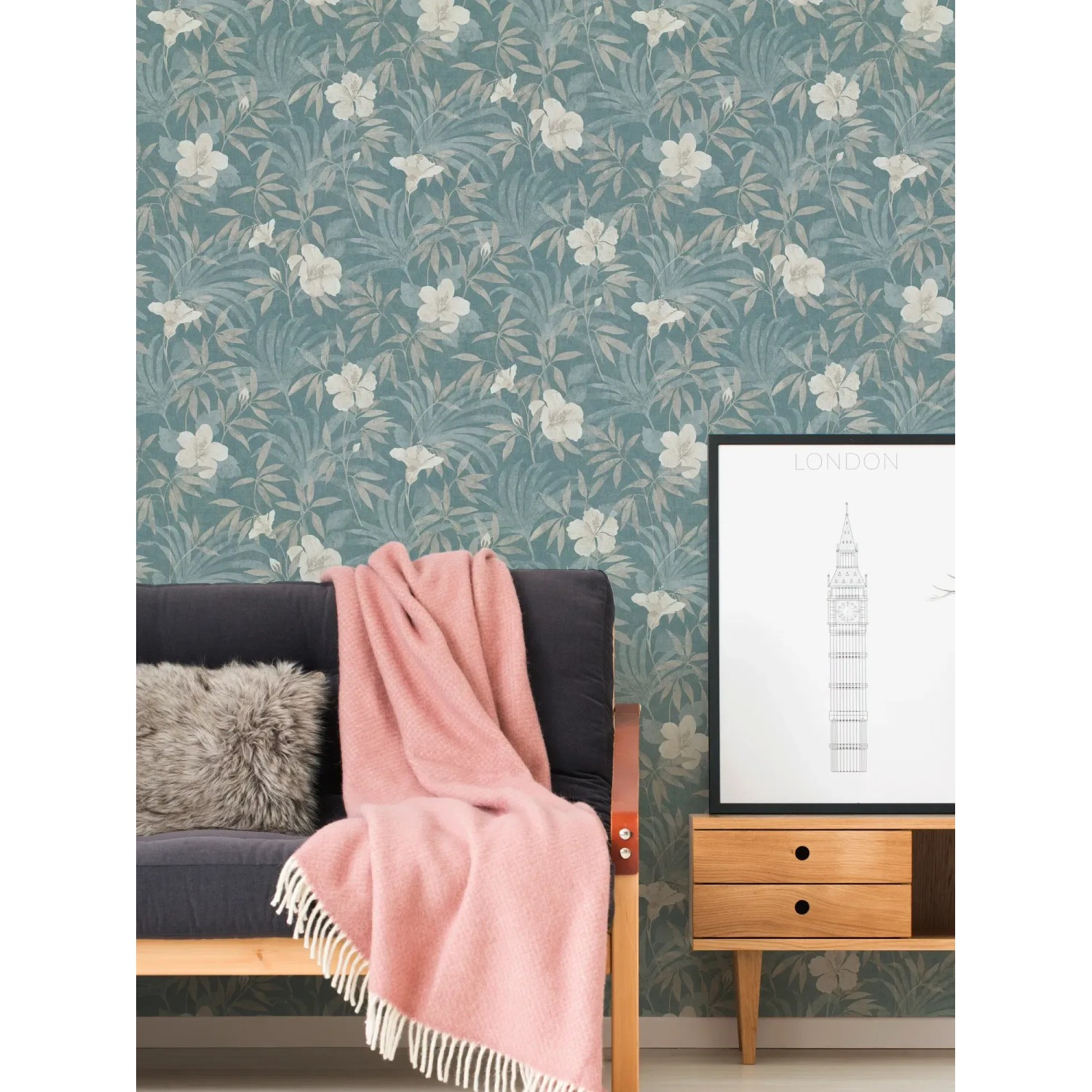 Vliestapete mit Blumen- und Dschungelmotiv in Beige und Blau, leicht strukturiert und matt.