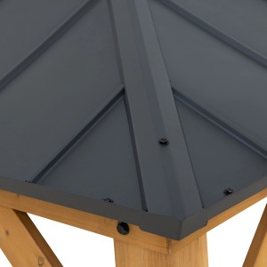 Detailansicht des anthrazitfarbenen Stahldachs vom Sunjoy Gazebo Rimo mit Zedernholzrahmen.