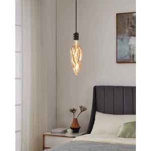 Eglo E27 LED Leuchtmittel in Kerzenform, 4W, warmweißes Licht im Schlafzimmer.